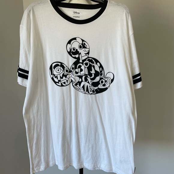 Disney Jon Bugerman design tee shirt in a extra large NWT - Picture 12 of 14